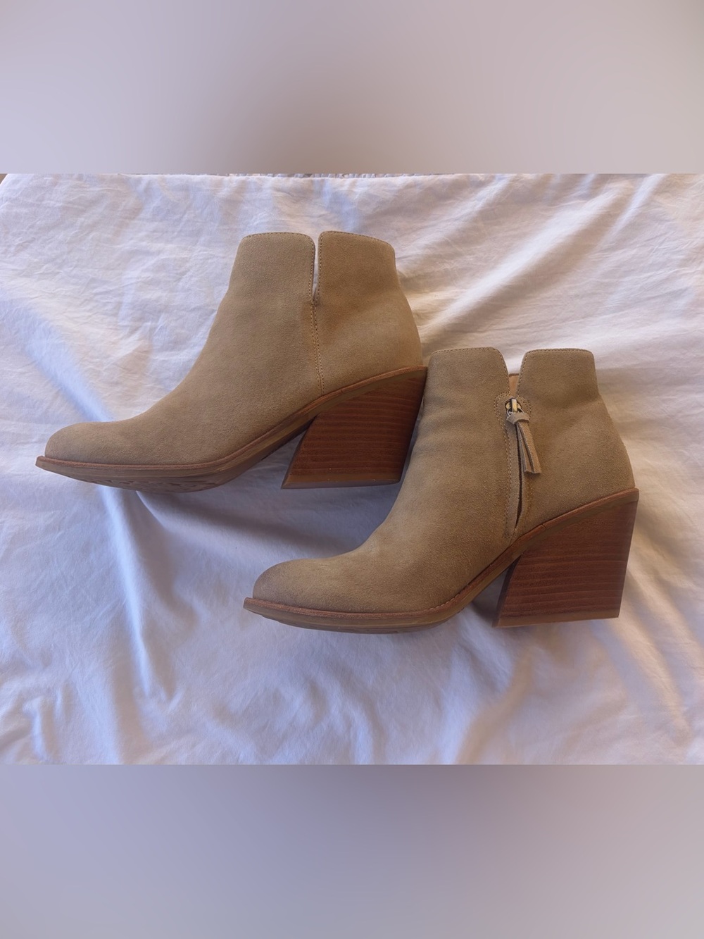 Sofft Nina Women's 8.5 Tan Suede Ankle Booties Classic Block Heel - Picture 2 of 5
